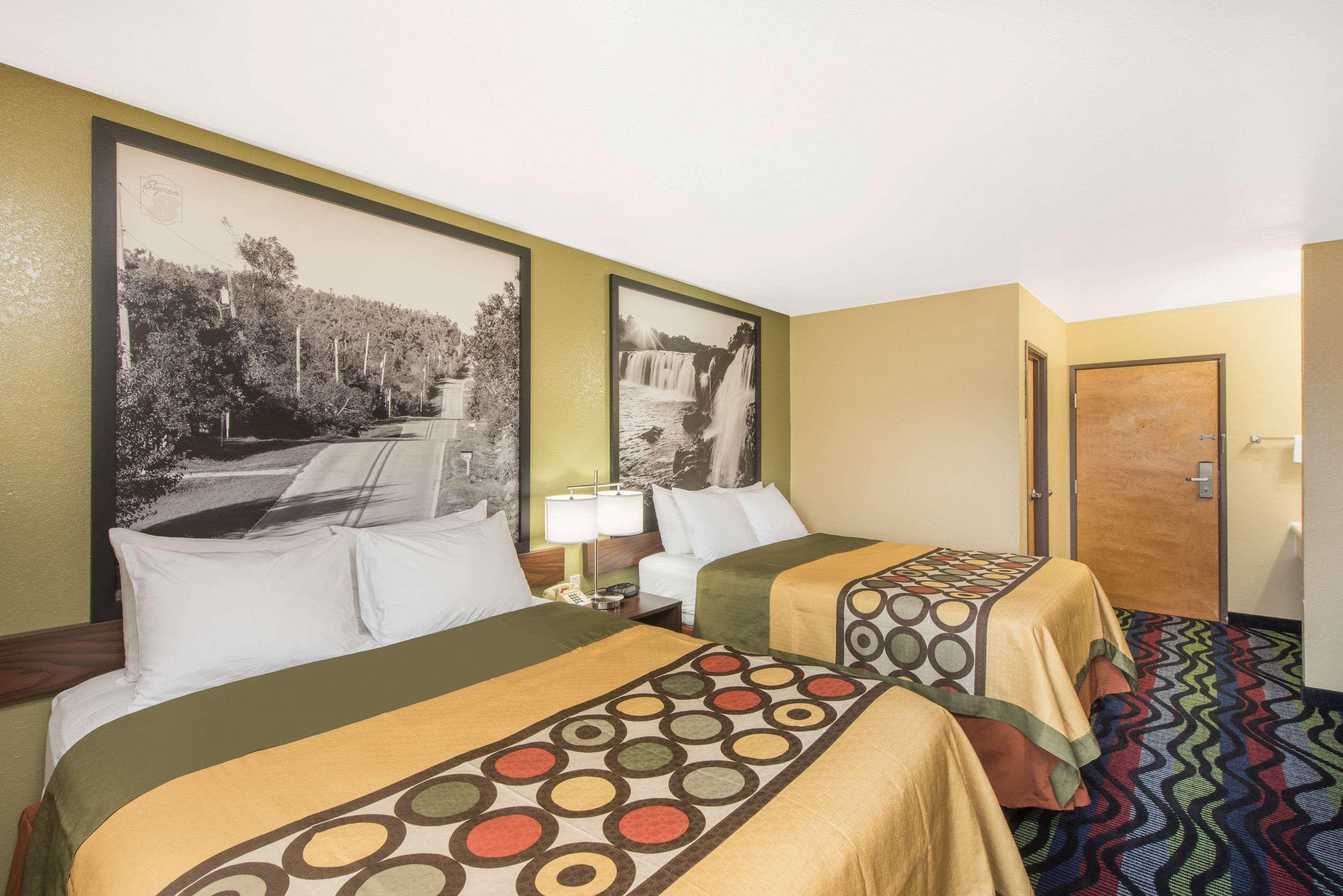 Super 8 By Wyndham Farmington Hotel Bagian luar foto