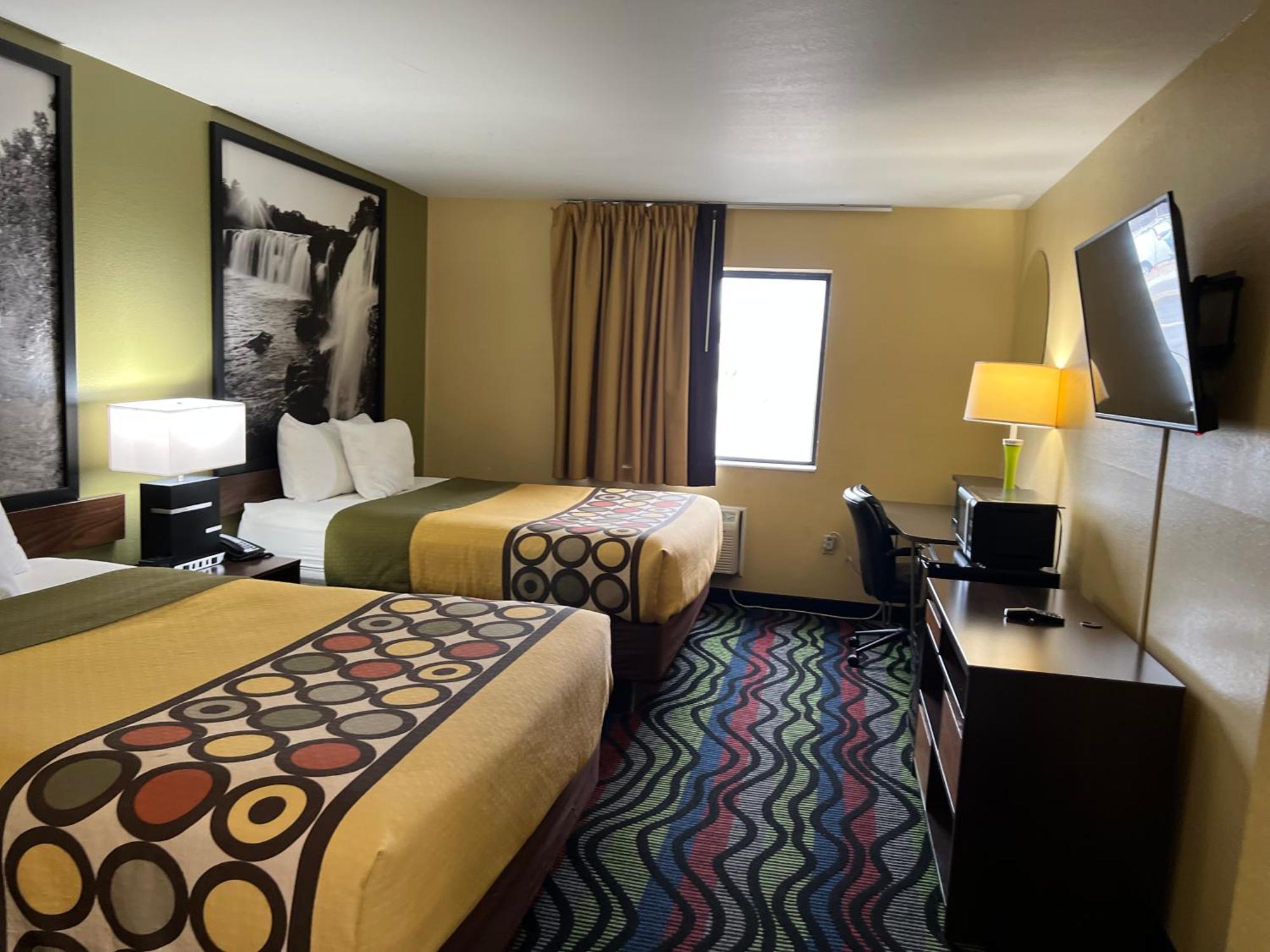 Super 8 By Wyndham Farmington Hotel Bagian luar foto